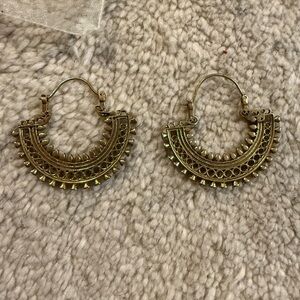 Elegant Gold Hoop Earrings